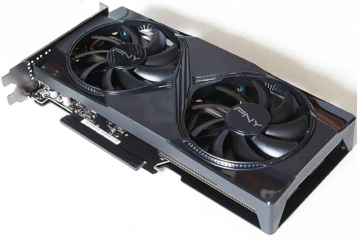 מחשב גיימינג - כרטיס מסך GeForce RTX 5060 Ti 16GB עם שני מאווררים
