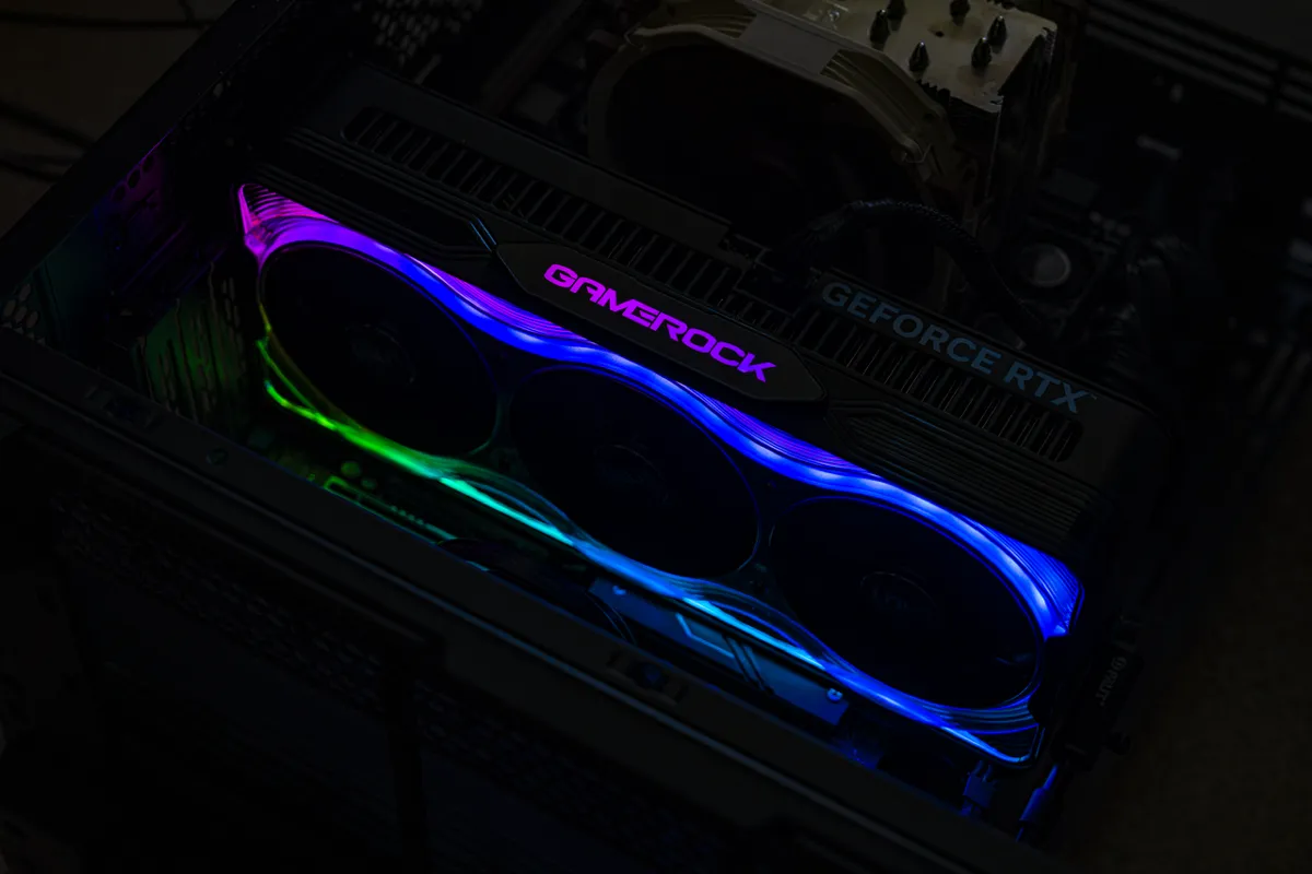 כרטיס מסך GeForce RTX 5090 מסדרת RTX 50 שתומכת ב-Multi Frame Generation