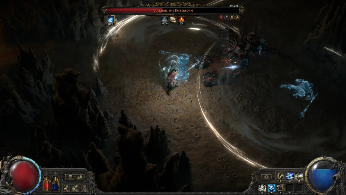 Path of Exile 2 - דמות עם כישופי קרח נלחמת בבוס Volkhar, the Emberborn במערה חשוכה