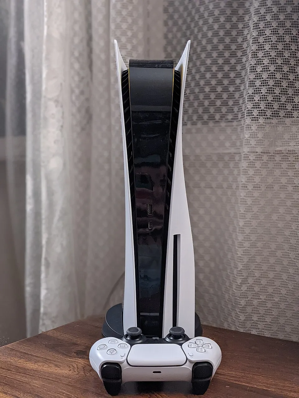 סוני 5 (PlayStation 5) עם שלט DualSense