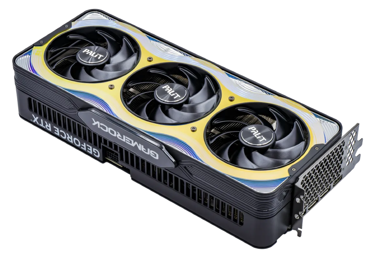 כרטיס מסך RTX 5090 גדול עם שלושה מאווררים